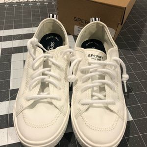 Womens Sperry white canvas shoes size 7. NWT.